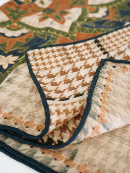 庭光雅韻｜薄手ウールスクエアスカーフ｜Garden Elegance | Lightweight Wool Square Scarf