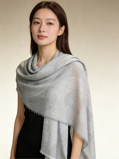薄手ウール100％ストール・大判・軽やか（ライトグレー）｜100% Lightweight Wool Scarf（Light Gray）