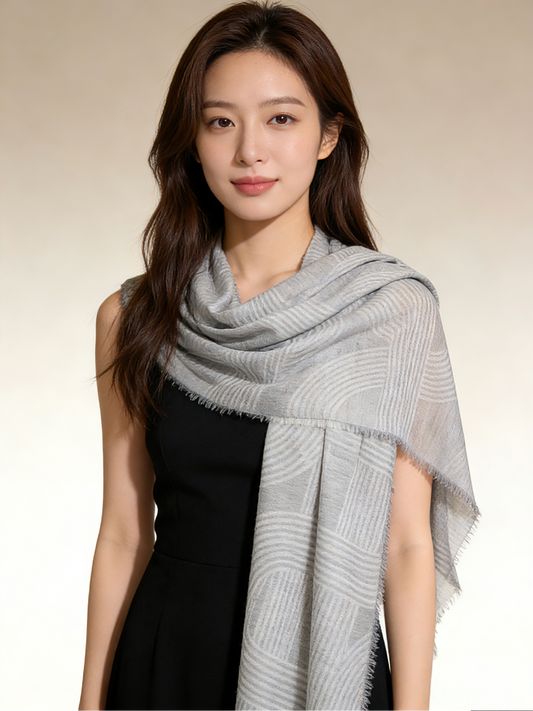薄手ウール100％ストール・大判・軽やか（ライトグレー）｜100% Lightweight Wool Scarf（Light Gray）