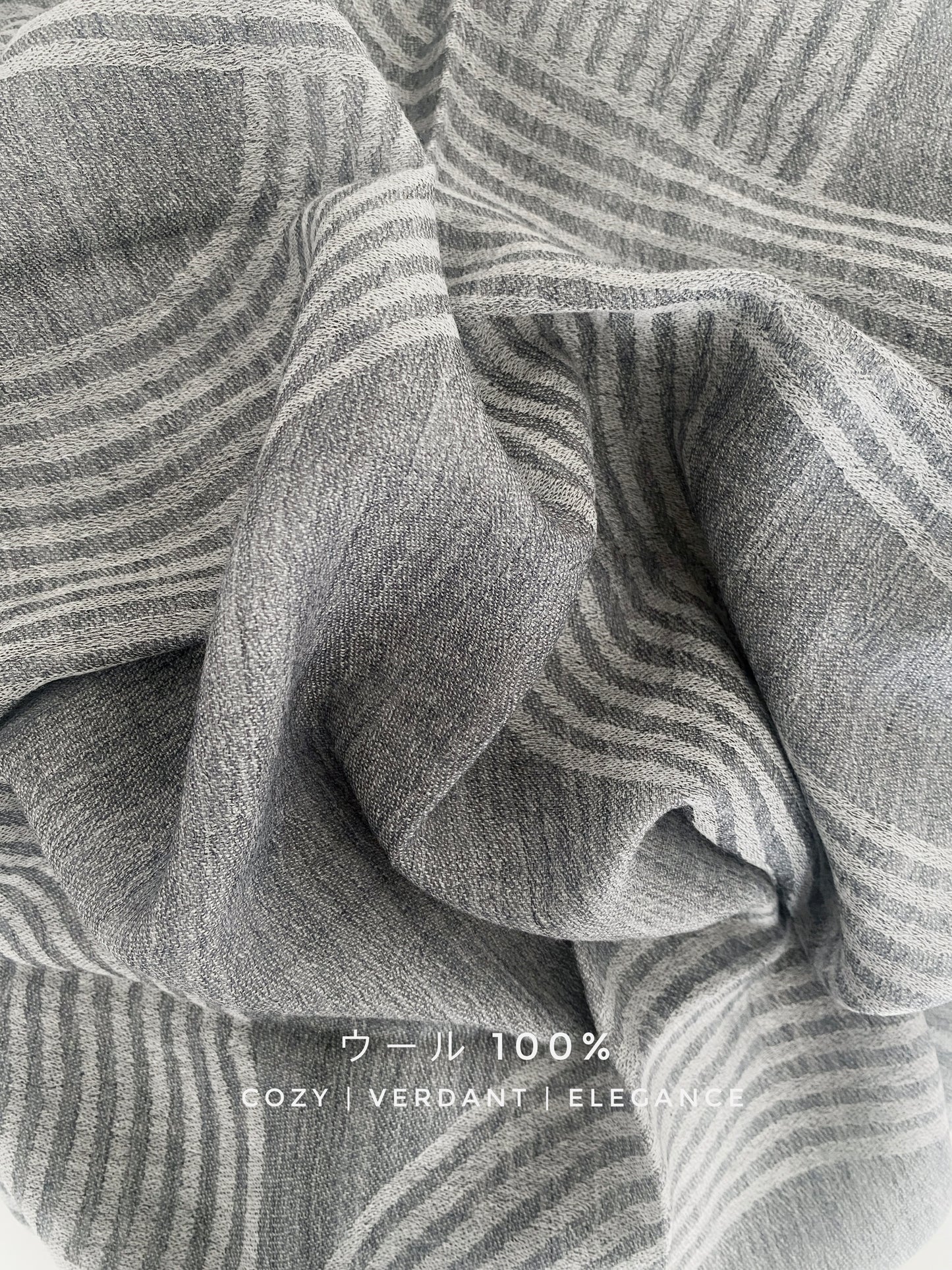 薄手ウール100％ストール・大判・軽やか（ダークグレー）｜100% Lightweight Wool Scarf（Dark Gray）
