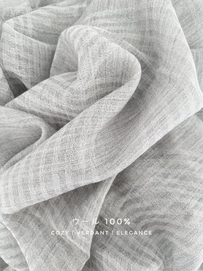 薄手ウール100％ストール・大判・軽やか（ライトグレー）｜100% Lightweight Wool Scarf（Light Gray）