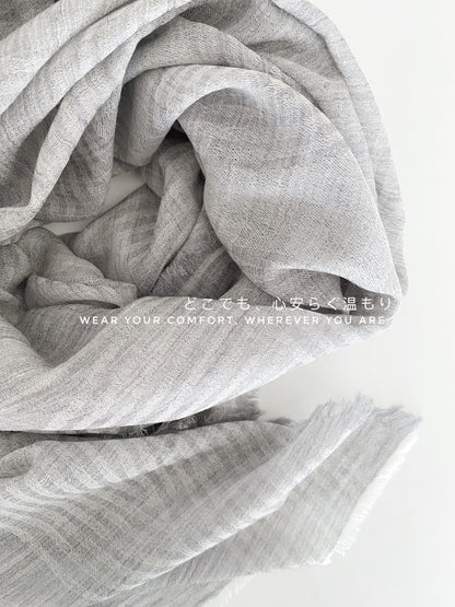 薄手ウール100％ストール・大判・軽やか（ライトグレー）｜100% Lightweight Wool Scarf（Light Gray）