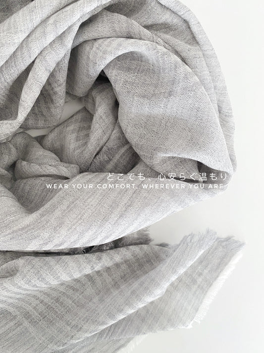 薄手ウール100％ストール・大判・軽やか（ライトグレー）｜100% Lightweight Wool Scarf（Light Gray）